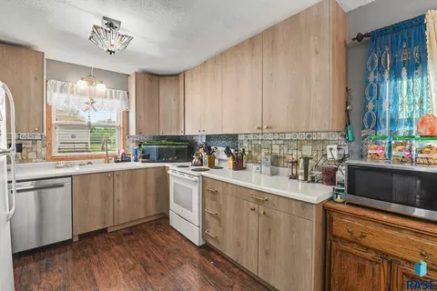 Kitchen - 611 E 3rd St, Bridgewater, SD 57319 photo 2 of 2