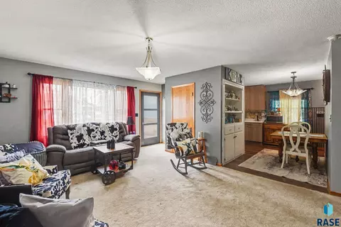 Living - 611 E 3rd St, Bridgewater, SD 57319 photo 4 of 6
