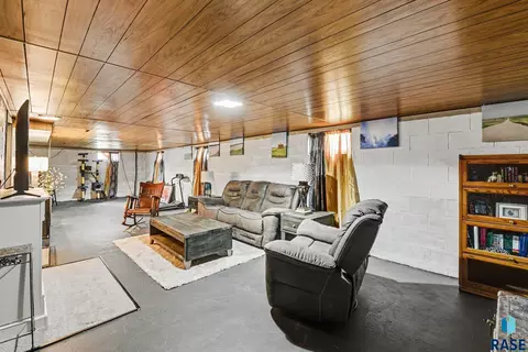 Living - 611 E 3rd St, Bridgewater, SD 57319 photo 5 of 6