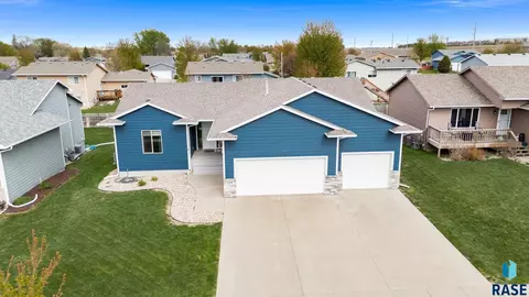 506 S Main Ave, Hartford, SD 57033