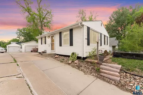 1924 S West Ave, Sioux Falls, SD 57105