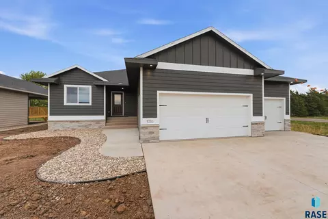 1016 Birch St, Harrisburg, SD 57032