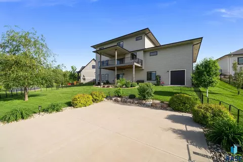 Exterior - 7308 E Gray Eagle Cir, Sioux Falls, SD 57110 photo 9 of 14
