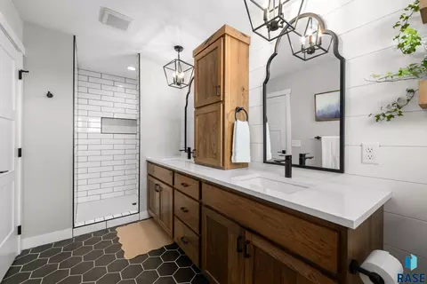 Bath - 7308 E Gray Eagle Cir, Sioux Falls, SD 57110 photo 3 of 6
