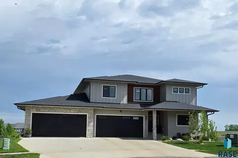 7308 E Gray Eagle Cir, Sioux Falls, SD 57110