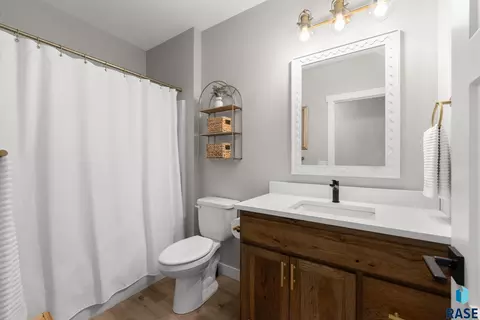 Bath - 7308 E Gray Eagle Cir, Sioux Falls, SD 57110 photo 6 of 6