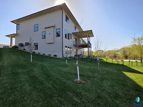 Exterior - 7308 E Gray Eagle Cir, Sioux Falls, SD 57110 photo 13 of 14