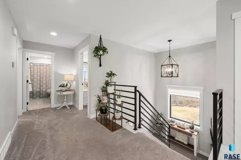 Entry Way - 7308 E Gray Eagle Cir, Sioux Falls, SD 57110 photo 4 of 5
