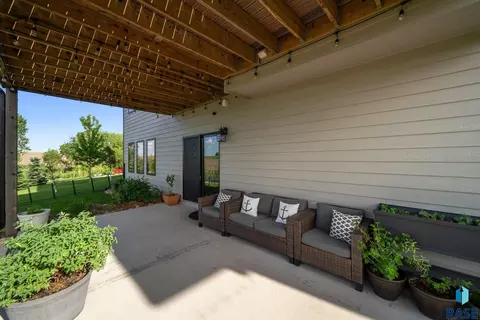 Exterior - 7308 E Gray Eagle Cir, Sioux Falls, SD 57110 photo 5 of 14