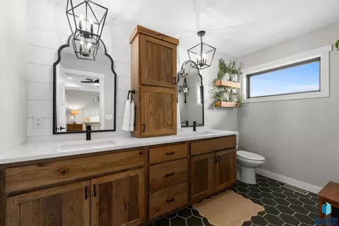 Bath - 7308 E Gray Eagle Cir, Sioux Falls, SD 57110 photo 2 of 6