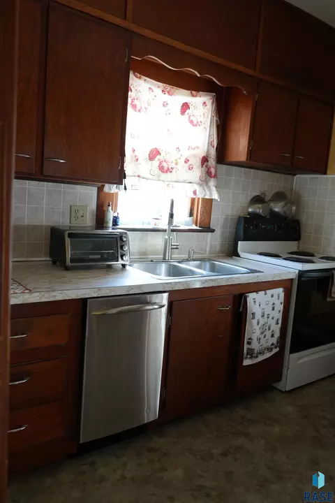Kitchen - 608 E Maple St, Parkston, SD 57366 photo 1 of 3