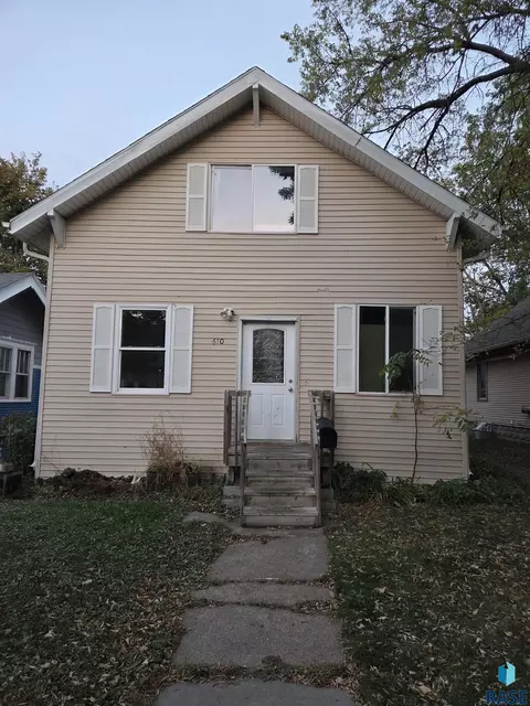 610 S Grange Ave, Sioux Falls, SD 57104