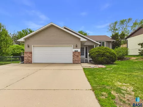 4913 E Cynthia Dr, Sioux Falls, SD 57110