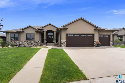 9309 W Lakeside Cir, Sioux Falls, SD 57107