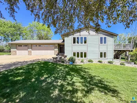 8704 E 38th St, Sioux Falls, SD 57110