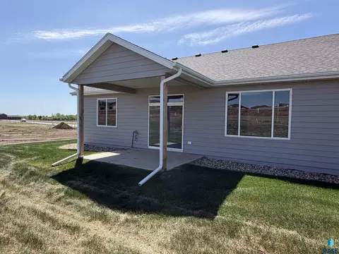 7246 E Waters Edge Pl, Sioux Falls, SD 57110 photo 2