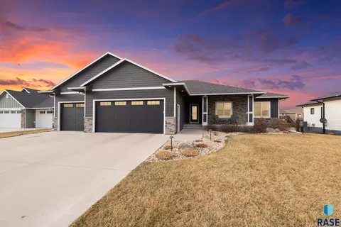 104 E Birchwood Dr, Brandon, SD 57005