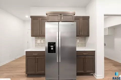 Kitchen - 7240 E Waters Edge Pl, Sioux Falls, SD 57110 photo 6 of 9