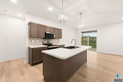 Kitchen - 7240 E Waters Edge Pl, Sioux Falls, SD 57110 photo 3 of 9