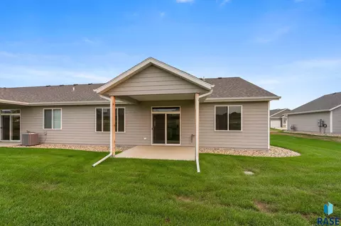 Exterior - 7240 E Waters Edge Pl, Sioux Falls, SD 57110 photo 10 of 12