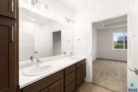 Bath - 7240 E Waters Edge Pl, Sioux Falls, SD 57110 photo 3 of 5