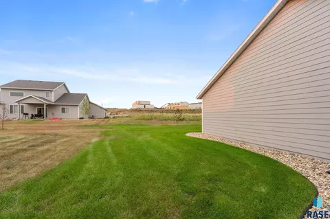 Exterior - 7240 E Waters Edge Pl, Sioux Falls, SD 57110 photo 7 of 12