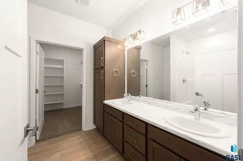 Bath - 7240 E Waters Edge Pl, Sioux Falls, SD 57110 photo 2 of 5