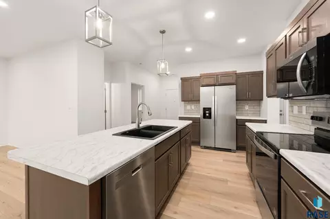Kitchen - 7240 E Waters Edge Pl, Sioux Falls, SD 57110 photo 1 of 9