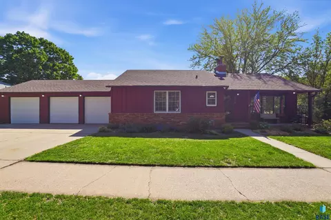 920 S Willow Ave, Sioux Falls, SD 57104