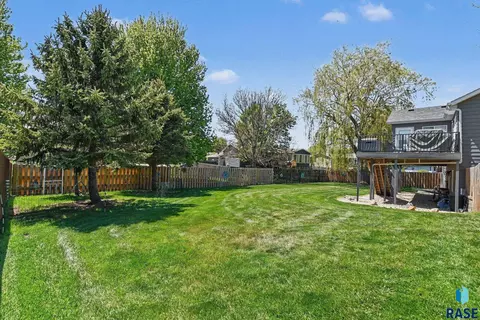 Exterior - Heritage Dr, Madison, SD 57042 photo 7 of 11