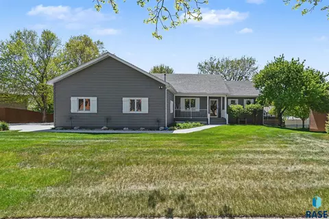 Exterior - Heritage Dr, Madison, SD 57042 photo 2 of 11