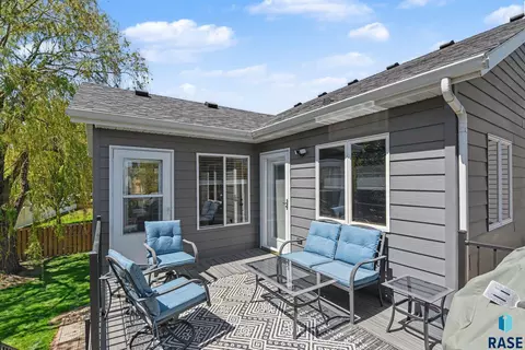 Exterior - Heritage Dr, Madison, SD 57042 photo 9 of 11