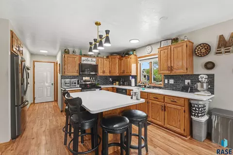 Kitchen - Heritage Dr, Madison, SD 57042 photo 1 of 5