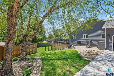 Exterior - Heritage Dr, Madison, SD 57042 photo 6 of 11