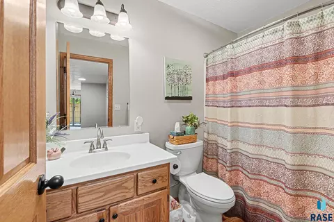 Bath - Heritage Dr, Madison, SD 57042 photo 2 of 3