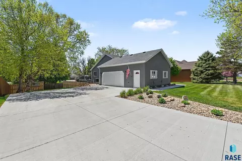 Exterior - Heritage Dr, Madison, SD 57042 photo 5 of 11
