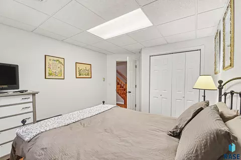 Bedroom - Heritage Dr, Madison, SD 57042 photo 7 of 7