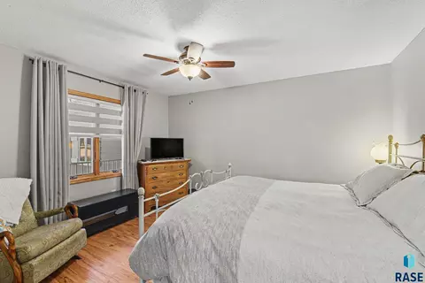 Bedroom - Heritage Dr, Madison, SD 57042 photo 5 of 7