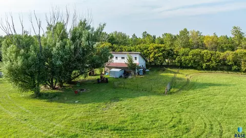 Exterior - 705 E Farmer Ave, Howard, SD 57349 photo 2 of 7