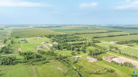 View/Area - 705 E Farmer Ave, Howard, SD 57349 photo 4 of 14