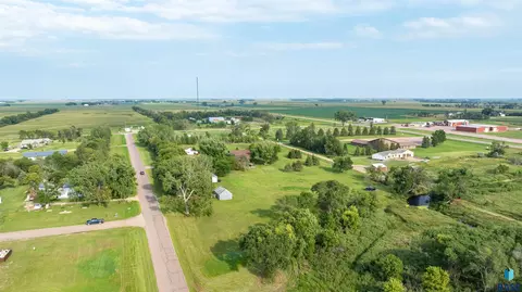 View/Area - 705 E Farmer Ave, Howard, SD 57349 photo 8 of 14