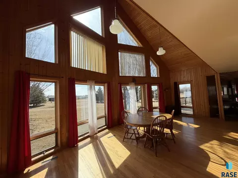 Dining - 705 E Farmer Ave, Howard, SD 57349 photo 2 of 3