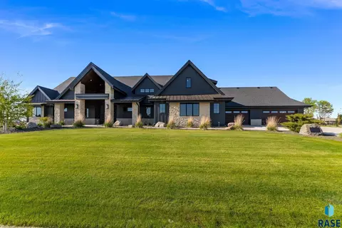 1824 Tom Sawyer Trl, Harrisburg, SD 57032