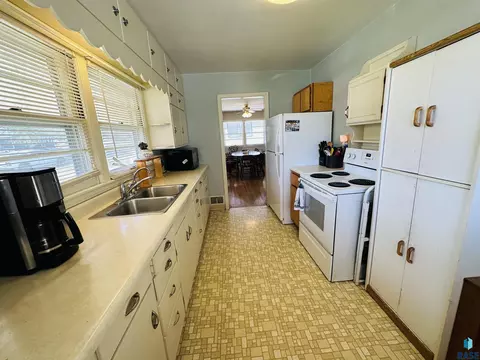 Kitchen - 508 N Summit Ave, Madison, SD 57042 photo 3 of 4