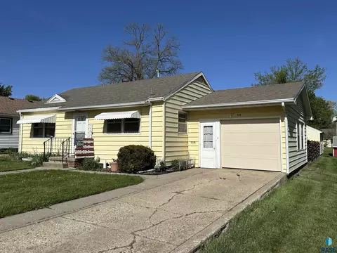 Exterior - 508 N Summit Ave, Madison, SD 57042 photo 2 of 7
