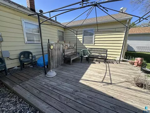 Exterior - 508 N Summit Ave, Madison, SD 57042 photo 4 of 7