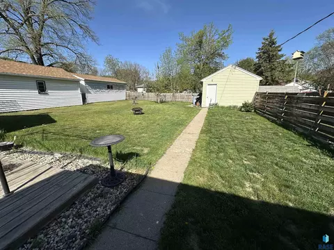 Exterior - 508 N Summit Ave, Madison, SD 57042 photo 7 of 7