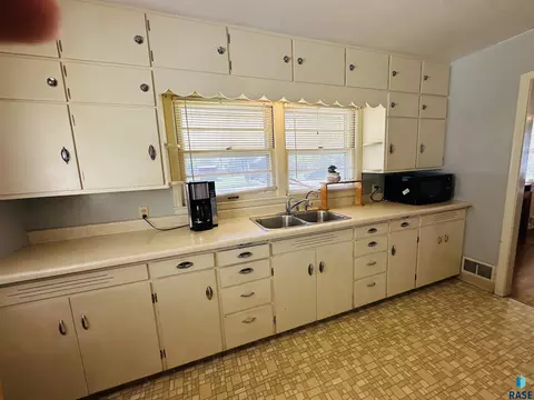 Kitchen - 508 N Summit Ave, Madison, SD 57042 photo 1 of 4