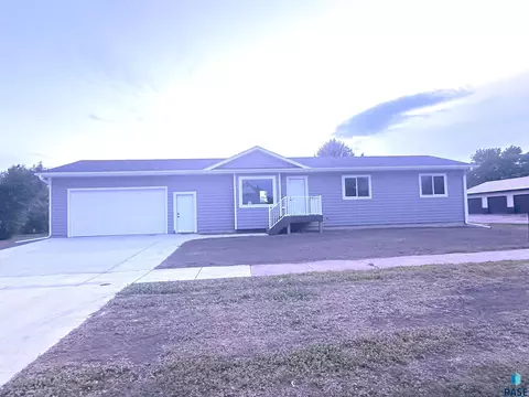 Exterior - 111 N Minnie St, Howard, SD 57349 photo 3 of 3