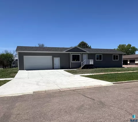 111 N Minnie St, Howard, SD 57349